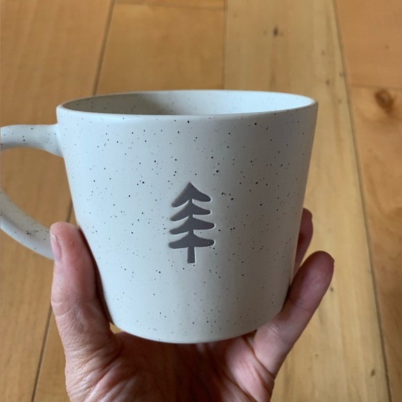 TIM HORTON'S Holiday Edition 2022 Coffee Mug. Beige Speckled with Tree. - Picture 2 of 7